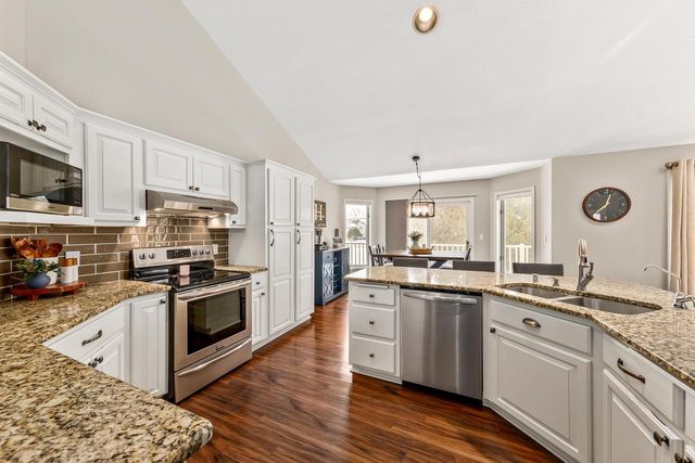 1118 Riverwalk COURT, Pewaukee, WI 53072