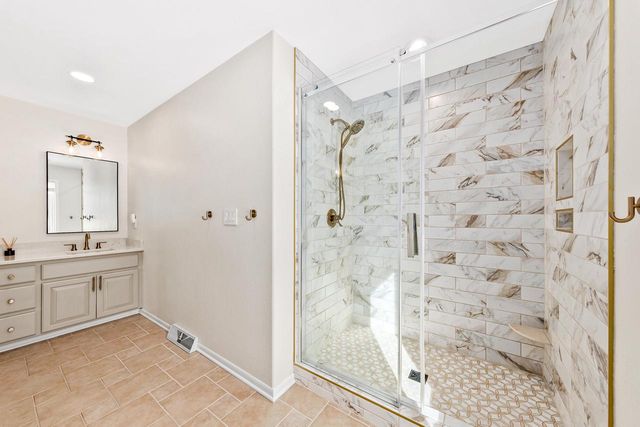 1118 Riverwalk COURT, Pewaukee, WI 53072