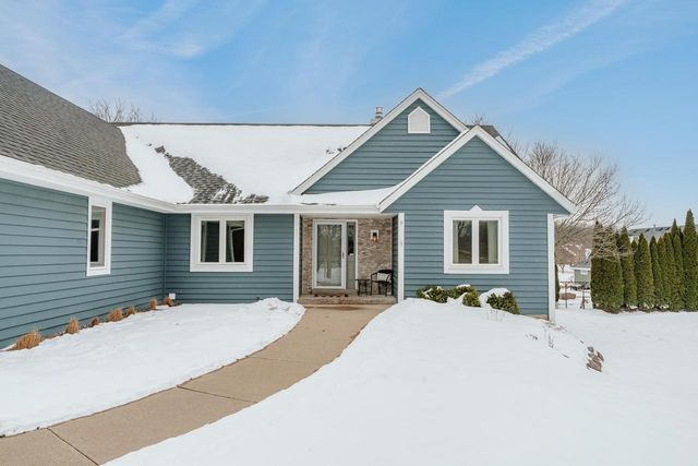 1118 Riverwalk COURT, Pewaukee, WI 53072