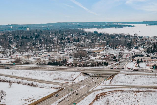 1118 Riverwalk COURT, Pewaukee, WI 53072