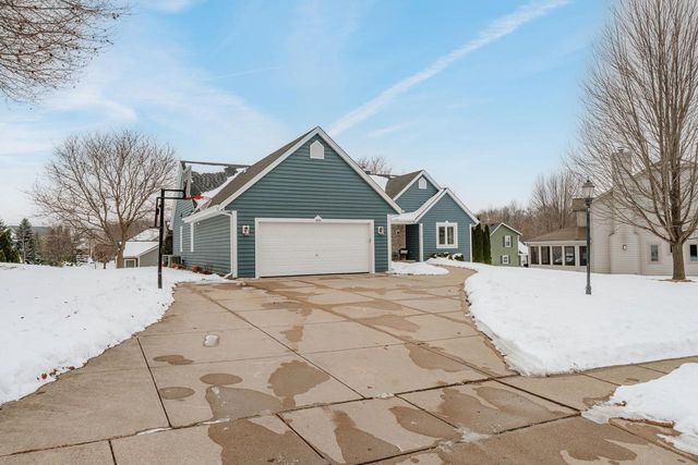1118 Riverwalk COURT, Pewaukee, WI 53072