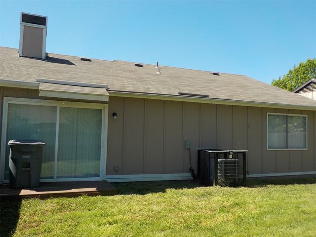 828 Woodrock Drive, Dallas, TX 75217