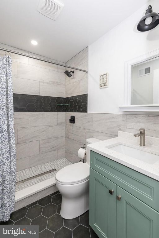 Image 30 of property listing at 1918 S CROSKEY ST, Philadelphia, PA 19145