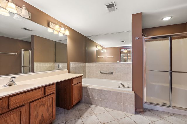 7935 Trinity Circle 1SE, Tinley Park, IL 60487