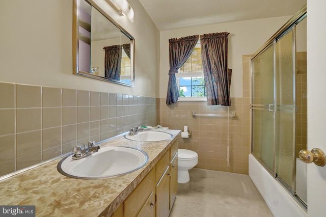 760 PINEHURST RD, York, PA 17402