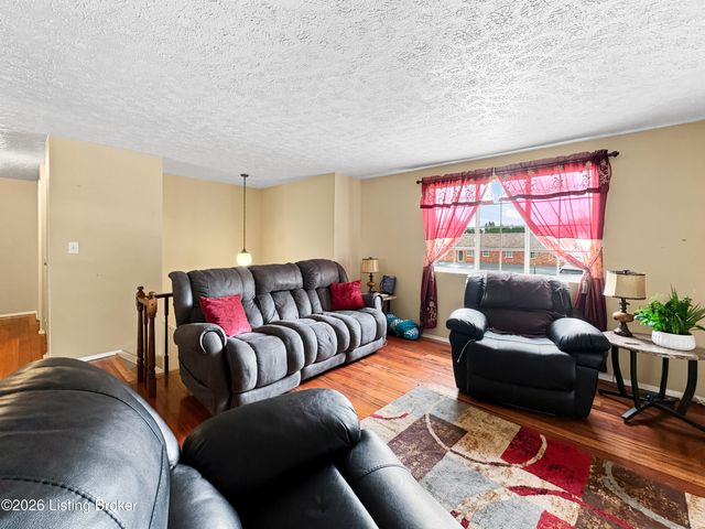 3714 Hillview Blvd, Louisville, KY 40229