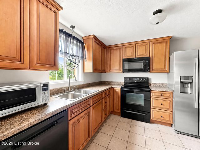 3714 Hillview Blvd, Louisville, KY 40229