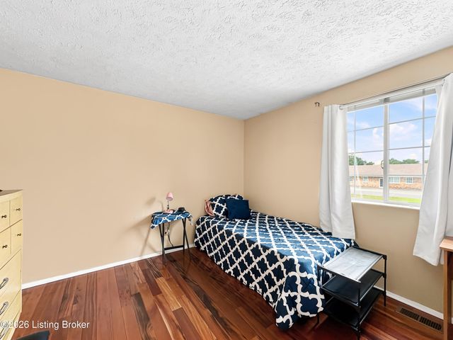 3714 Hillview Blvd, Louisville, KY 40229