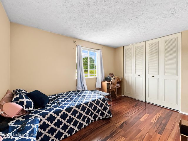 3714 Hillview Blvd, Louisville, KY 40229