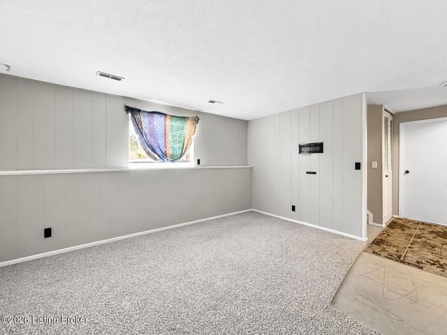 3714 Hillview Blvd, Louisville, KY 40229