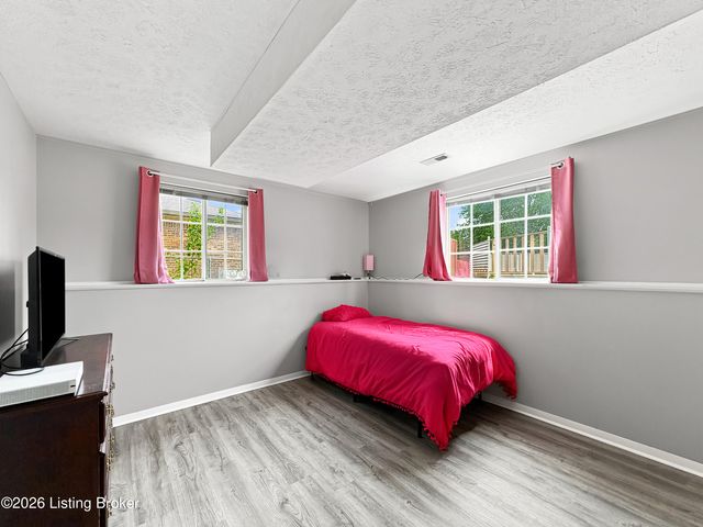 3714 Hillview Blvd, Louisville, KY 40229