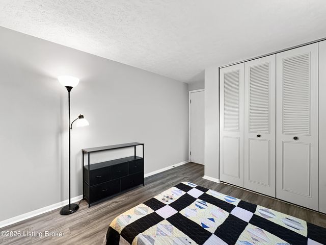 3714 Hillview Blvd, Louisville, KY 40229