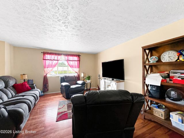 3714 Hillview Blvd, Louisville, KY 40229