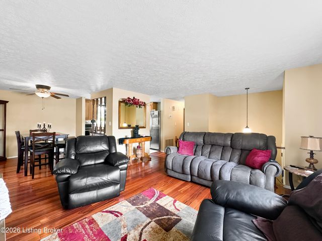 3714 Hillview Blvd, Louisville, KY 40229