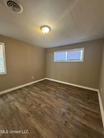 227 Queen Anne Lane, Jackson, MS 39209
