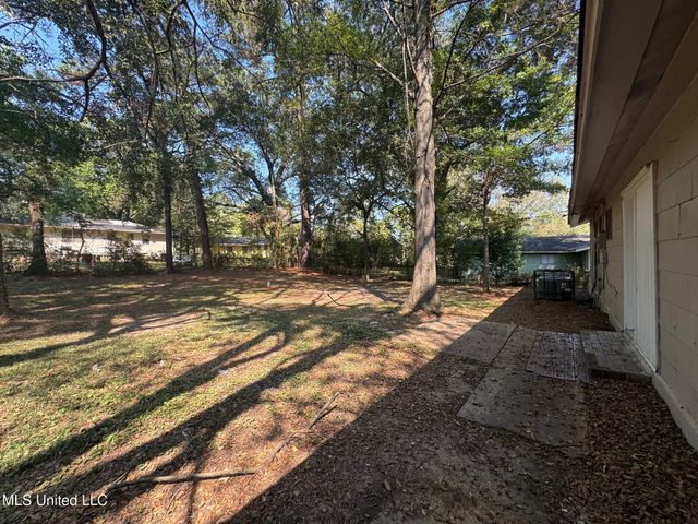 227 Queen Anne Lane, Jackson, MS 39209