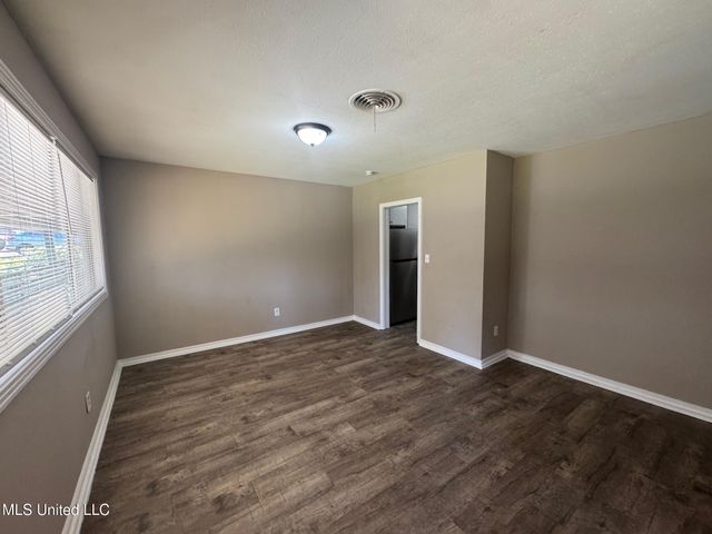 227 Queen Anne Lane, Jackson, MS 39209
