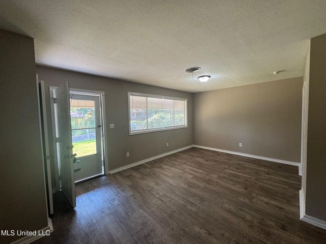 227 Queen Anne Lane, Jackson, MS 39209