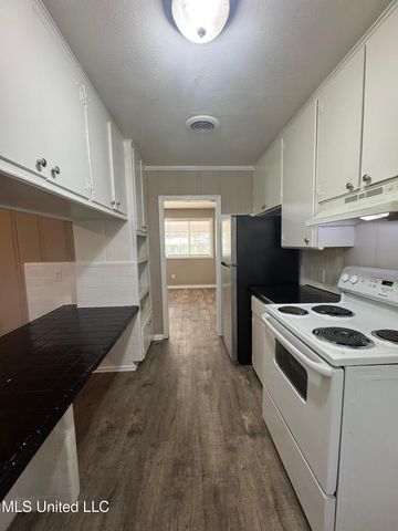 227 Queen Anne Lane, Jackson, MS 39209