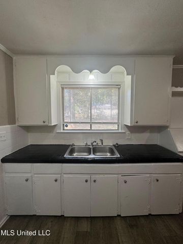 227 Queen Anne Lane, Jackson, MS 39209
