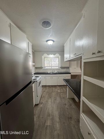 227 Queen Anne Lane, Jackson, MS 39209