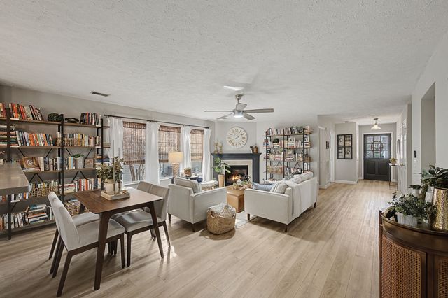 1038 Lexington Farms Dr, Spring Hill, TN 37174