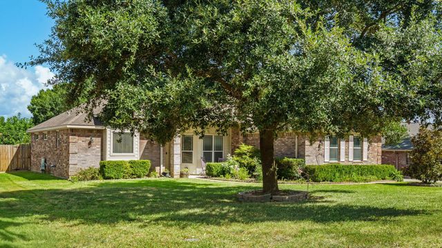 7090 Shadow Lake Drive, Willis, TX 77318