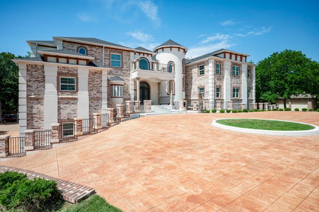 2415 Amberleaf Court, Cedar Hill, TX 75104