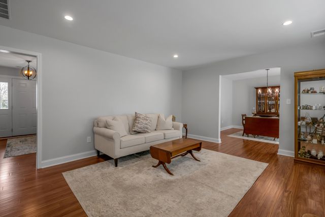 1824 Russell Cave Road, Lexington, KY 40505