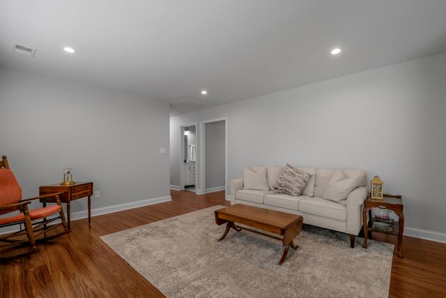 1824 Russell Cave Road, Lexington, KY 40505