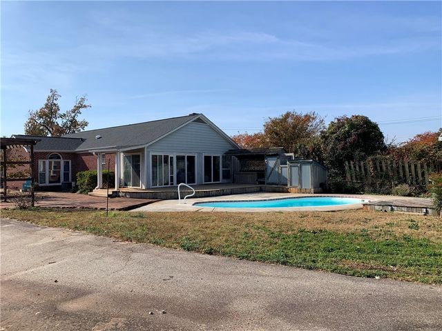 805 S Oak Street, Seneca, SC 29678