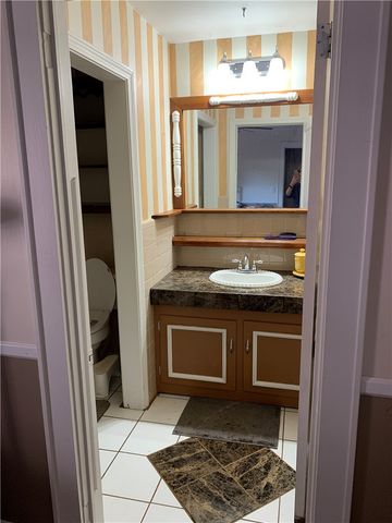 805 S Oak Street, Seneca, SC 29678