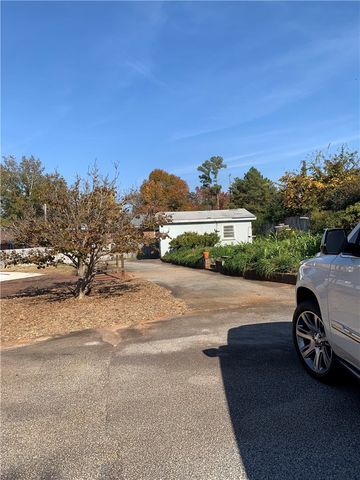 805 S Oak Street, Seneca, SC 29678