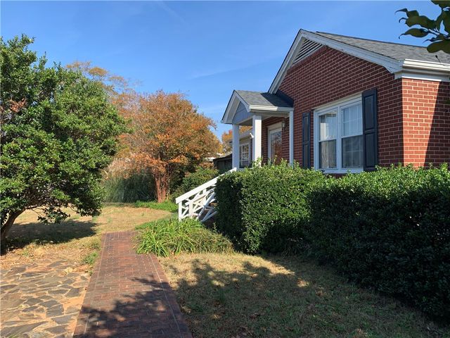 805 S Oak Street, Seneca, SC 29678