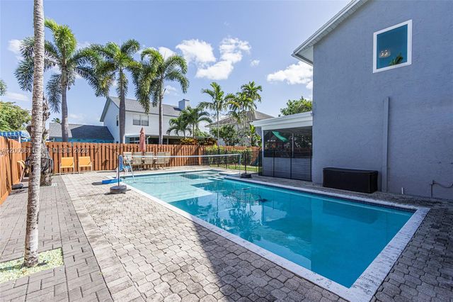 7941 NW 3rd Pl, Plantation, FL 33324