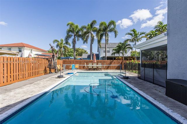 7941 NW 3rd Pl, Plantation, FL 33324