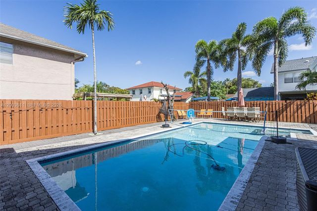 7941 NW 3rd Pl, Plantation, FL 33324