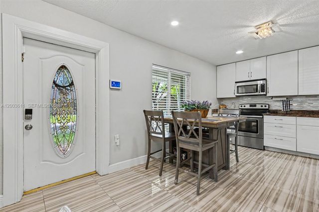 7941 NW 3rd Pl, Plantation, FL 33324