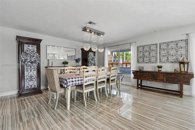 7941 NW 3rd Pl, Plantation, FL 33324