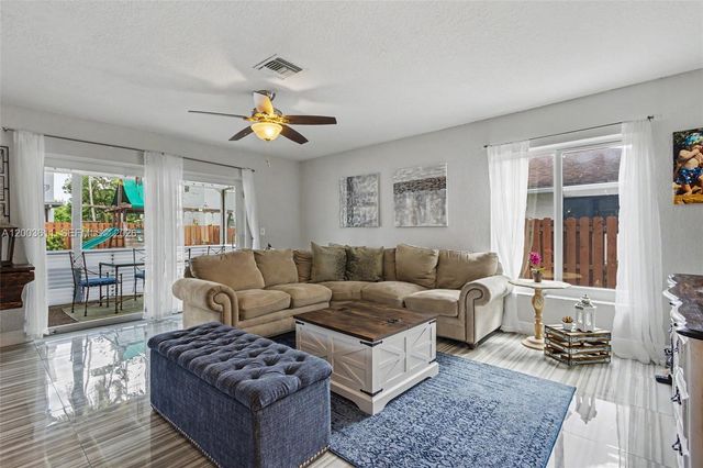 7941 NW 3rd Pl, Plantation, FL 33324