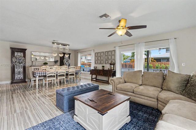 7941 NW 3rd Pl, Plantation, FL 33324