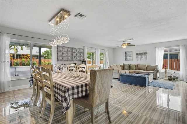 7941 NW 3rd Pl, Plantation, FL 33324