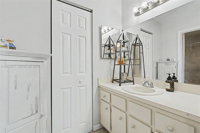 7941 NW 3rd Pl, Plantation, FL 33324