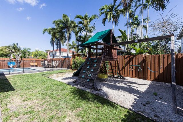 7941 NW 3rd Pl, Plantation, FL 33324