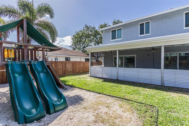 7941 NW 3rd Pl, Plantation, FL 33324