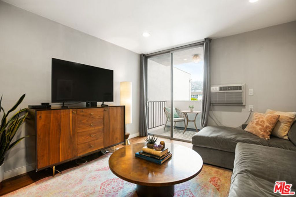 625 N Flores Street 307, West Hollywood, CA 90048