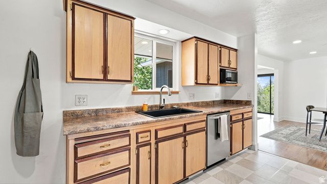 754 S WOODLAND HILLS DR, Bountiful, UT 84010