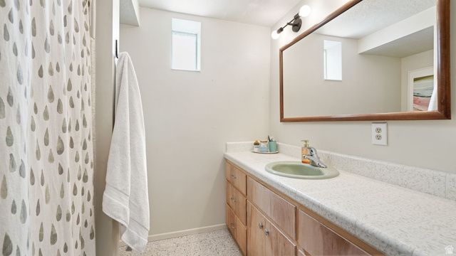 754 S WOODLAND HILLS DR, Bountiful, UT 84010