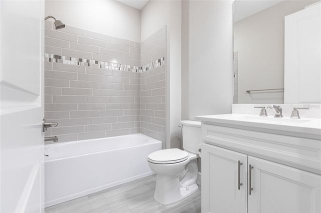 5658 SILVERSIDE PINE COURT, Bradenton, FL 34211