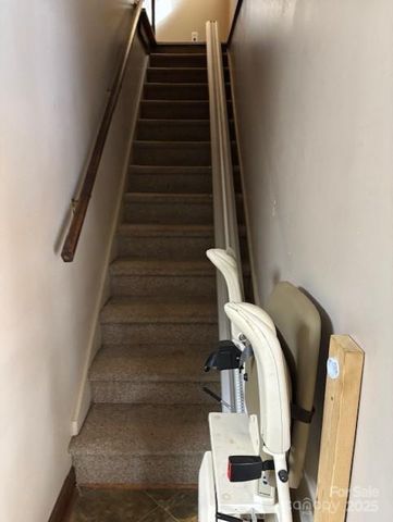 1250 21st Avenue NE, Hickory, NC 28601